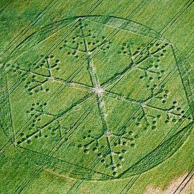 stonehenge amesbury wiltshire crop circle
